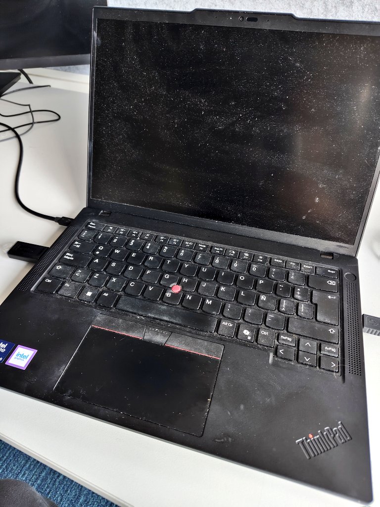 DeAtocha3's tweet photo. Esta es un de las razones por las que a veces me la pienso en renovarles equipos a algunos usuarios, para alguien que está en IT esto es horrible de ver. https://t.co/E2RrrXE1qF