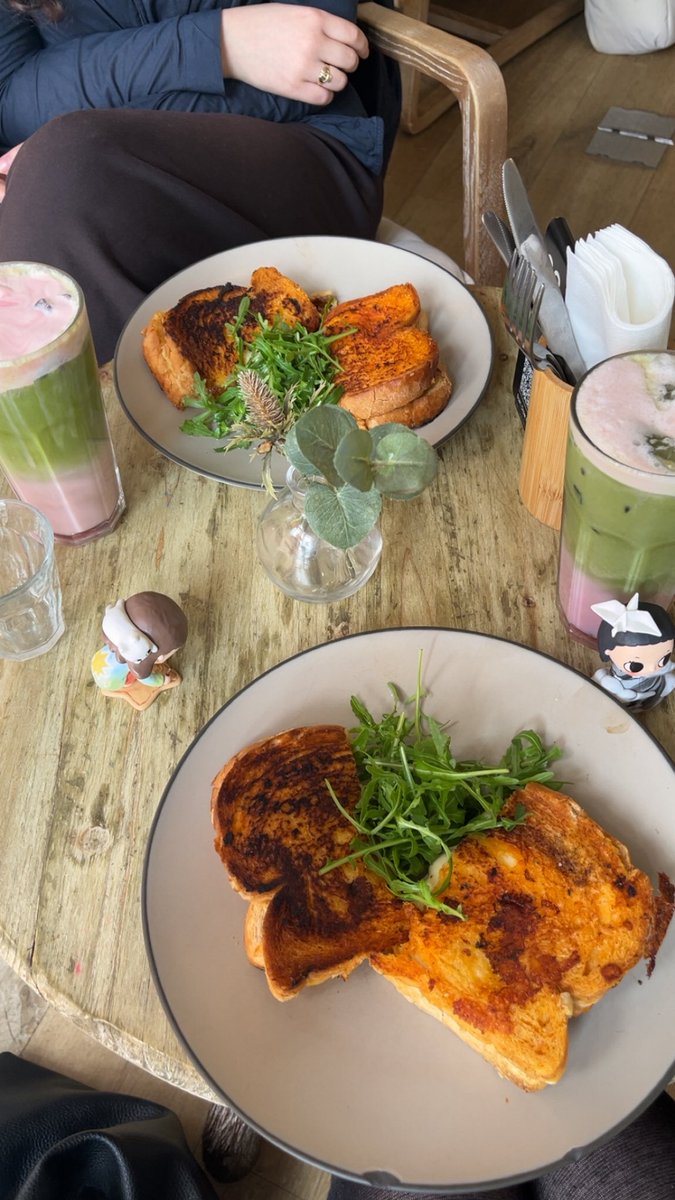 holly ⋆ ˚｡⋆୨୧˚ tweet media