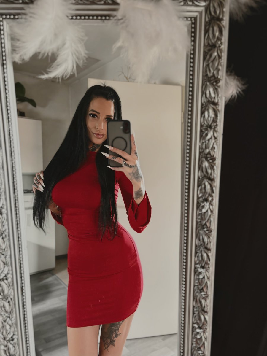 rubyvalentinexy's tweet photo. I see Red ❤️ https://t.co/gn7ZAWZbc6