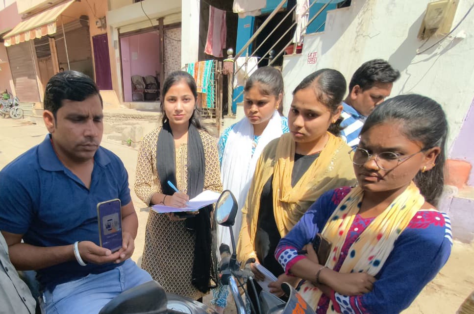 CBadwah's tweet photo. आज विभिन्न वार्डो में नागरिकों को Swachhta App इंस्टॉल कराई गई तथा इसके उपयोग की जानकारी दी गई ऐप के ��ाध्यम से नागरिक आसानी से स्वच्छता से जुड़ी शिकायत दर्ज कर सकते हैं उसका समाधान प्राप्त कर सकते हैं
@SwachhBharatGov
@SwachhBharat
@MoHUA_India
@urbansbm
#Swachhsurvekshan2025mp https://t.co/zPoyiTZOeA