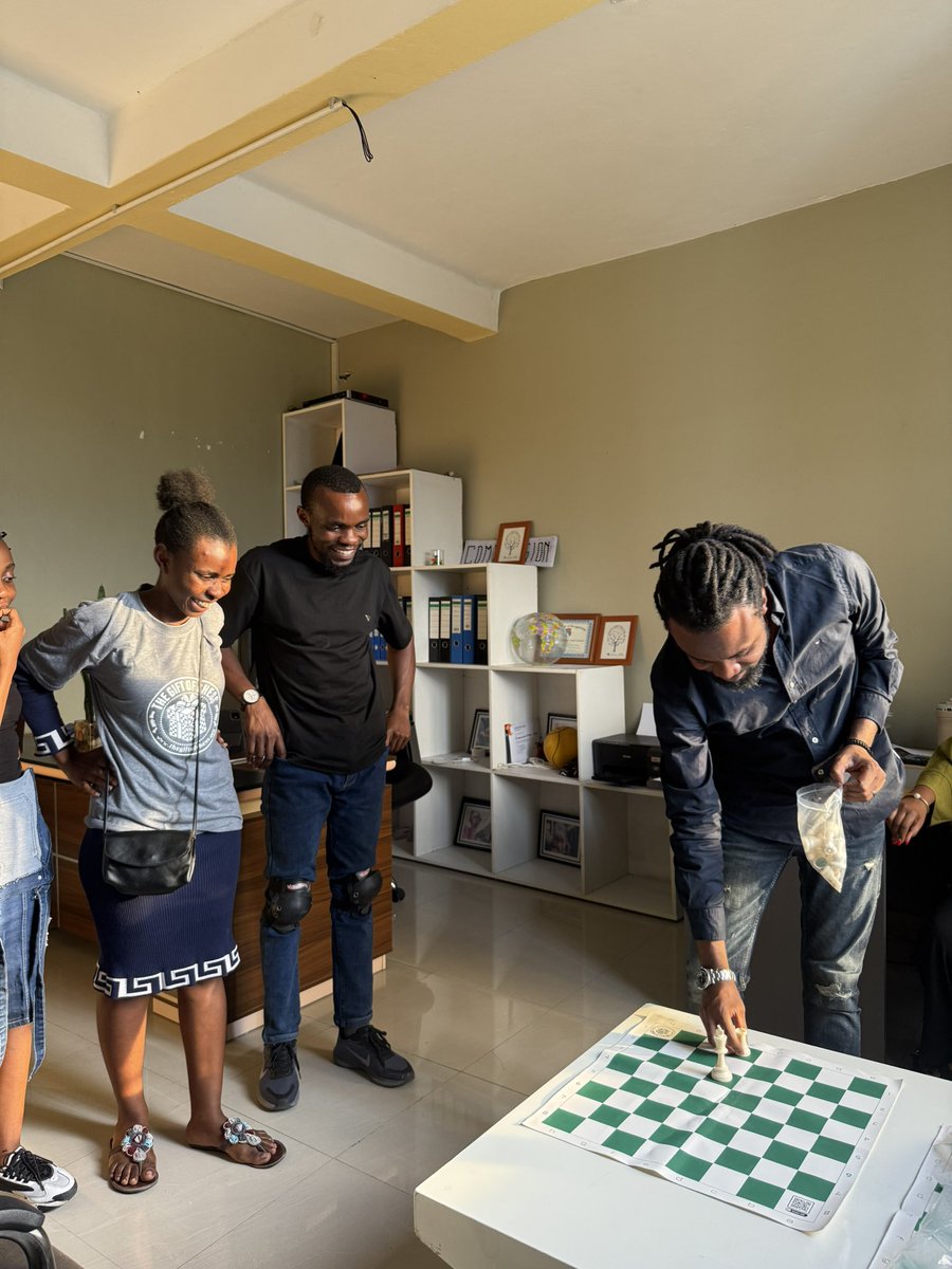 SogaChess's tweet photo. La Compassion Orphanage is officially playing chess!🇨🇩 https://t.co/HF6AHcmRsL