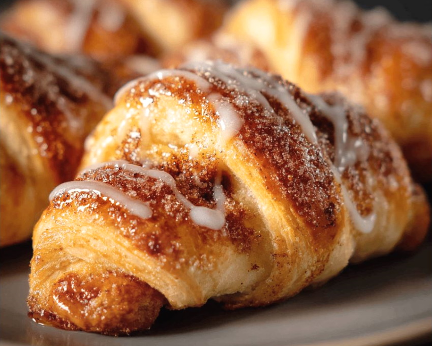 unpodiblu's tweet image. Happy Cinnamon Crescent Day! 🥐
#cinnamoncrescentday #recipe delectablerecipe.com/cinnamon-cresc…