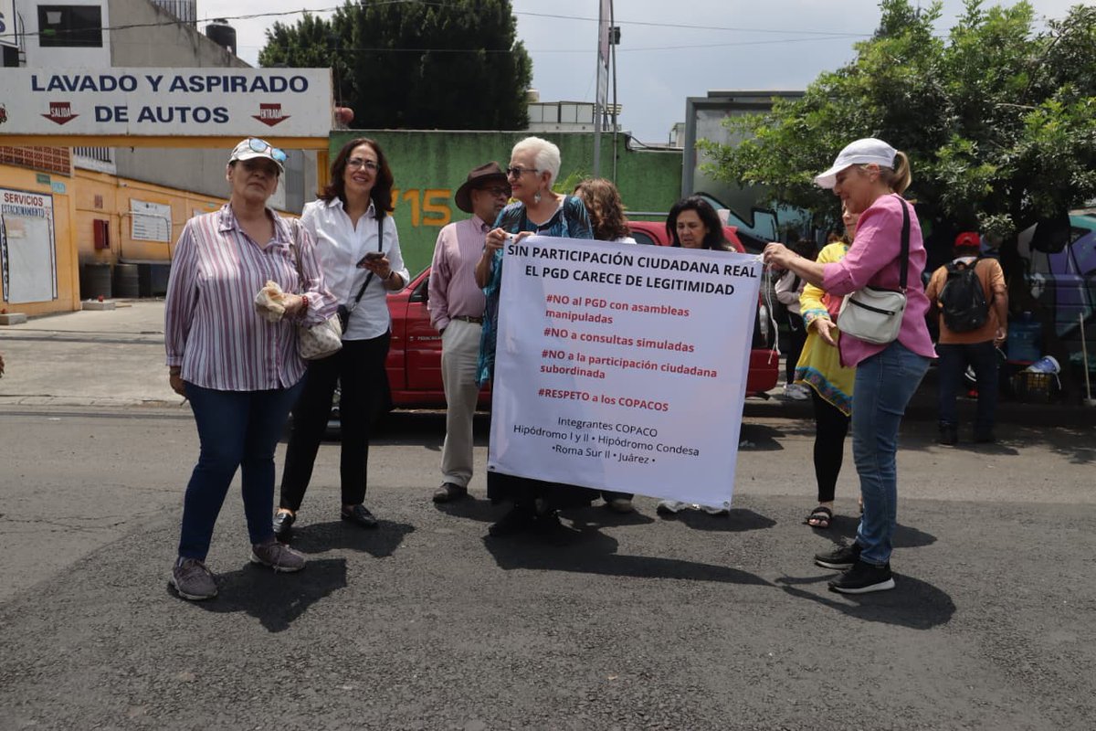 Reforma's tweet photo. Frente por la defensa de los pueblos originarios, protestan afuera del Instituto de Planeación Democrática y Prospectiva en contra del Plan General de Desarrollo, en la CDMX. 

📹 Alejandro Mendoza https://t.co/9LfVZzCkTY