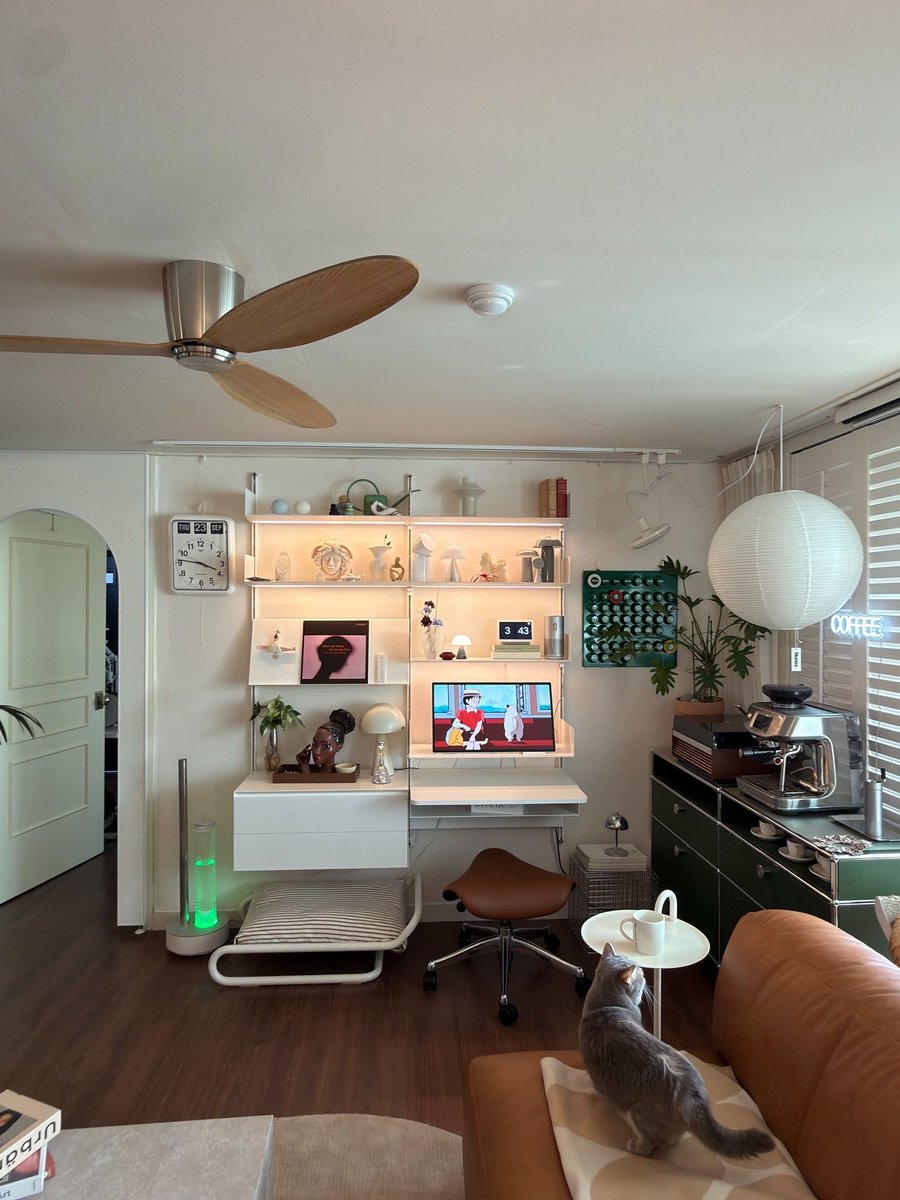 Aesthetic tweet media