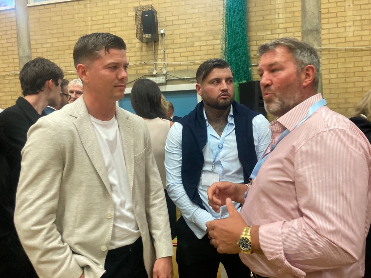 Angus Young tweet media