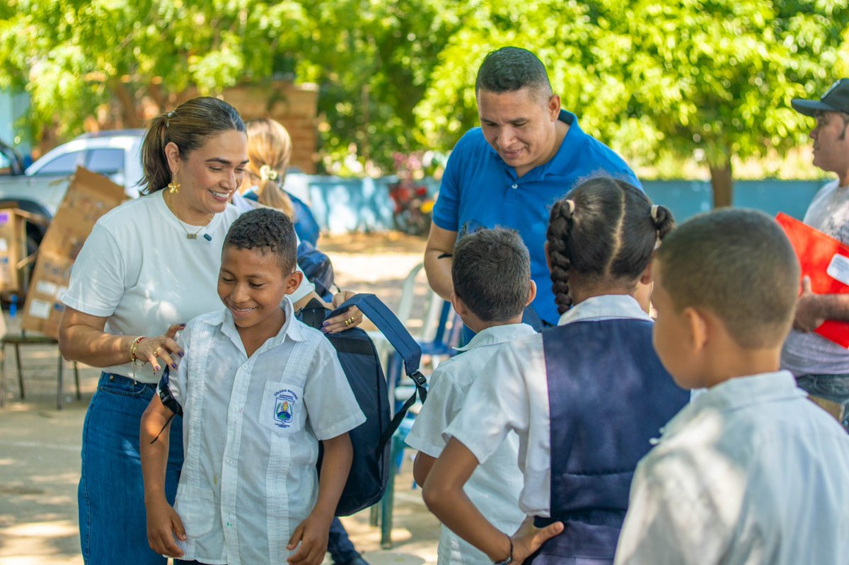 AlcaldiaVpar's tweet photo. Gracias al apoyo del Banco de Occidente, 96 niños y niñas de la Institución Educativa Milciades Cantillo, en la vereda Las Casitas, recibieron kits escolares que fortalecen su proceso educativo y mejoran sus oportunidades de aprendizaje. https://t.co/MgZjgGW9cY
