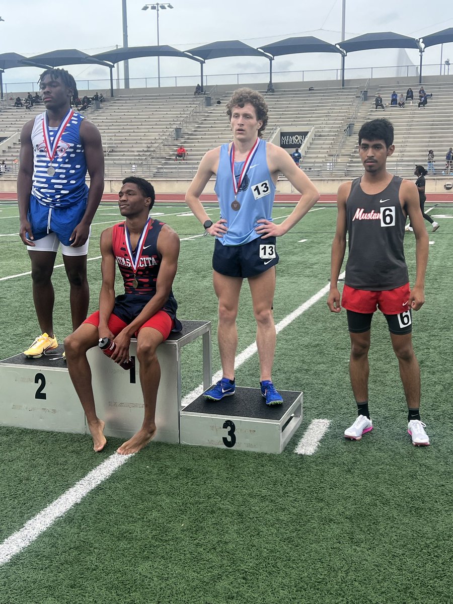EastSideTF's tweet image. 🚨23-6A Area Qualifiers🚨
Vershaun Williams LJ
Leonard Goodwill TJ
@ElijahB_2026 110H
Michael Negron Discus
Jose Grimaldo 800m
#Eastside 💨💪🏽