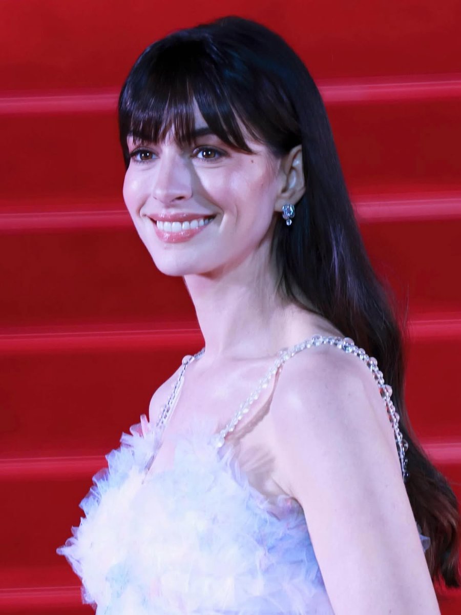 AnneeJHathaway's tweet photo. The event of ‘The Devil Wears Prada 2’ in Shanghai, China👠🇨🇳
#thedevilwearsprada2
#tdwp2
#AnneHathaway https://t.co/YKPbI77p51