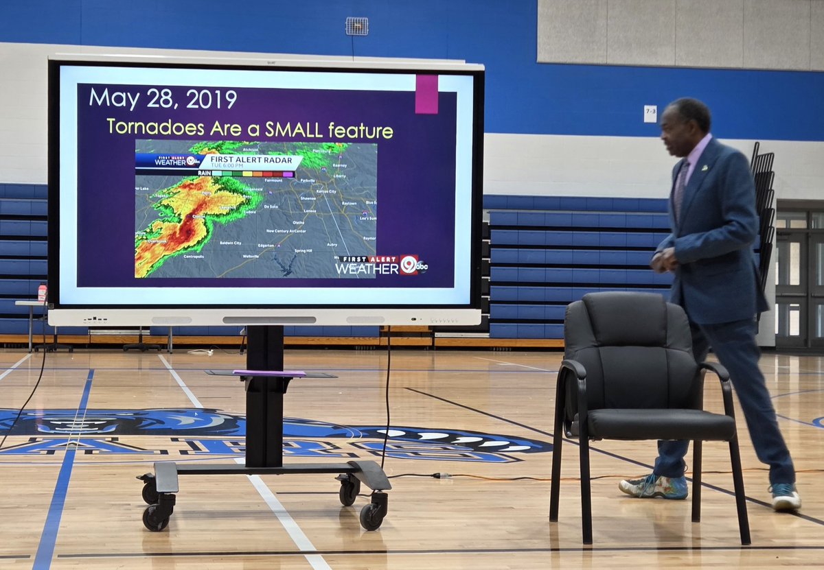 <a href="/BryanBusbyKMBC/">Bryan Busby</a> Thank you for sharing your weather knowledge with <a href="/BinghamBears/">Bingham MS</a> who are right in middle of a weather unit. The students and staff enjoyed learning from you! And thank you Mrs. Massey for making this visit possible! #bearsrising #isdAVID #staynorth