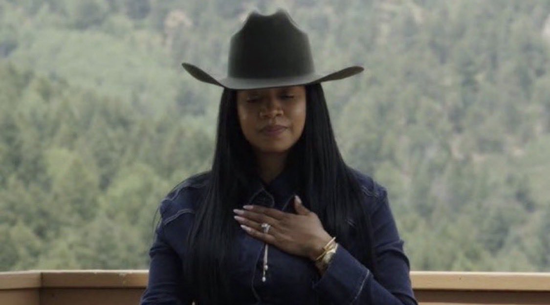 Gloria Govan’s white horse tweet media