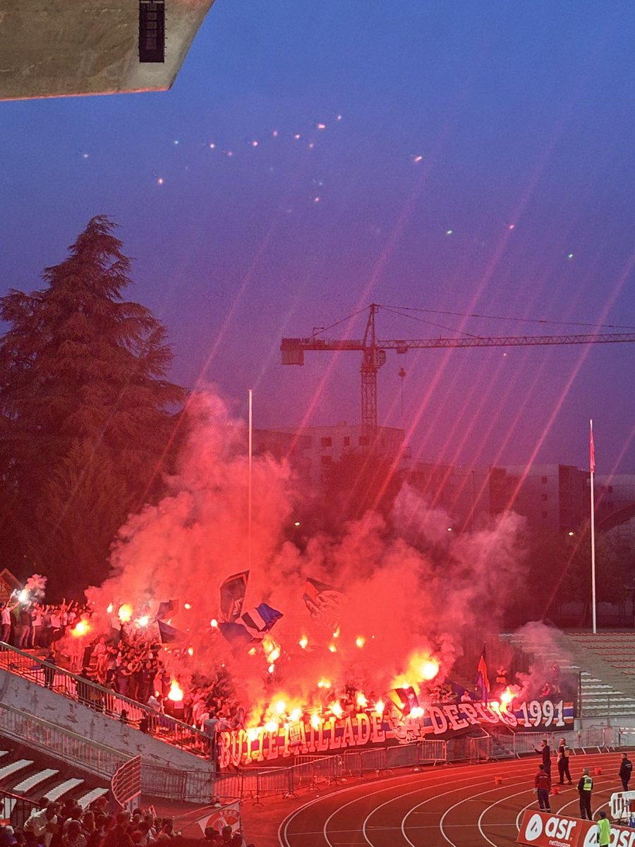 ptiluu18's tweet image. Bon c’était pas le match le plus animé mais y’avait du bon. 
Je souhaite un bon retour aux supporters de Montpellier 🔥🎆 #FCAMHSC