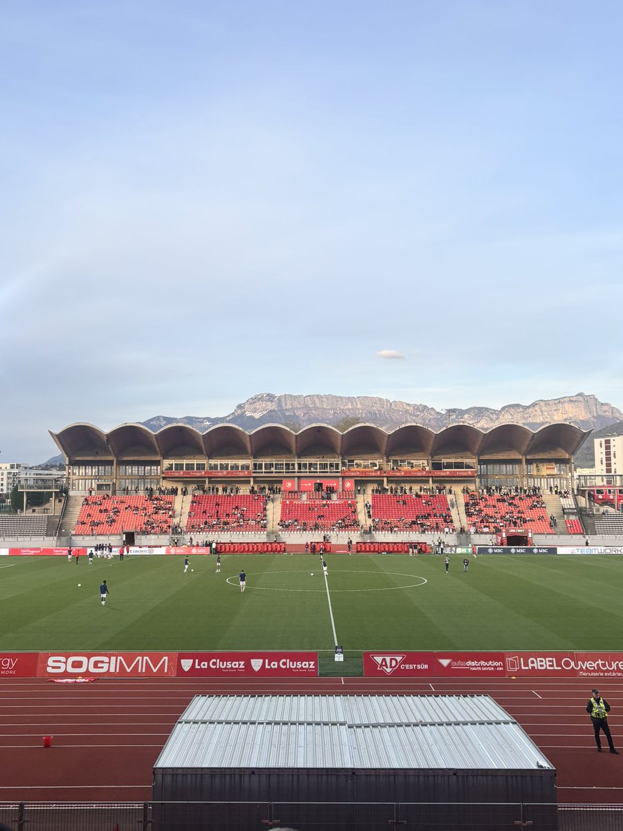 ptiluu18's tweet image. Bon c’était pas le match le plus animé mais y’avait du bon. 
Je souhaite un bon retour aux supporters de Montpellier 🔥🎆 #FCAMHSC