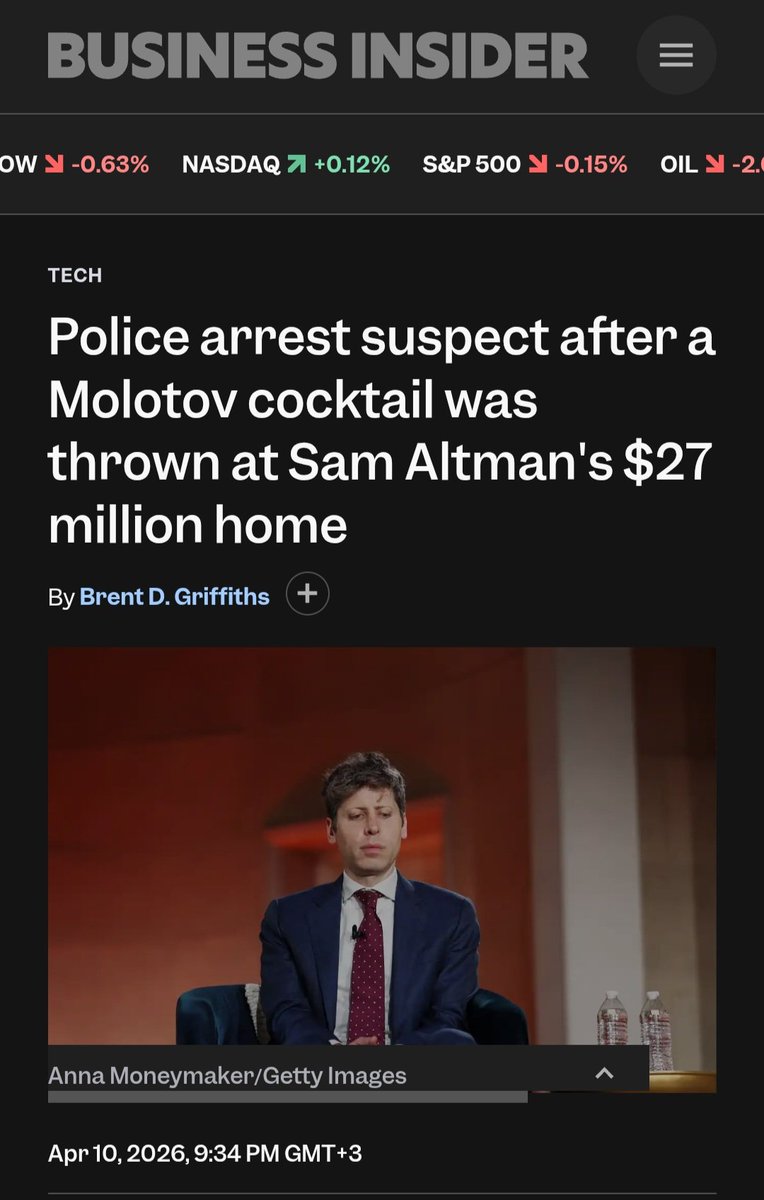 DrHuzam's tweet image. تم إلقاء زجاجة مولوتوف حارقة على منزل #سام_ألتمان، الرئيس التنفيذي لشركة #OpenAI

وقالت شرطة #سان_فرانسيسكو في بيان لها أن الزجاجة أحرقت بوابة خارجية لمنزل السيد ألتمان قبل الفجر. ثم لاذ المشتبه به بالفرار سيرًا على الأقدام، لكن تم العثور عليه بعد حوالي ساعة، أي بعد الساعة