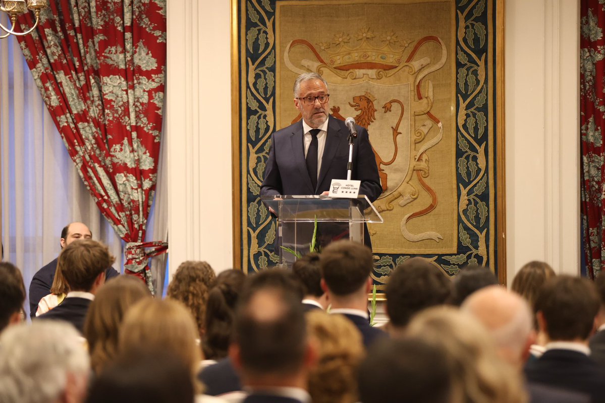 Cortes de Castilla y León tweet media