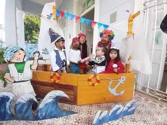 Motivos en #AduanadeCuba por el 65 aniversario de la creación de Círculos Infantiles 
Contamos con una Casita Infantil en <a href="/Aduana_Camaguey/">#Aduana Camagüey</a> por lo que felicitamos a todos los que garantizan que niños hijos de trabajadores de aduana y de la comunidad estén bien atendidos #CubaEduca