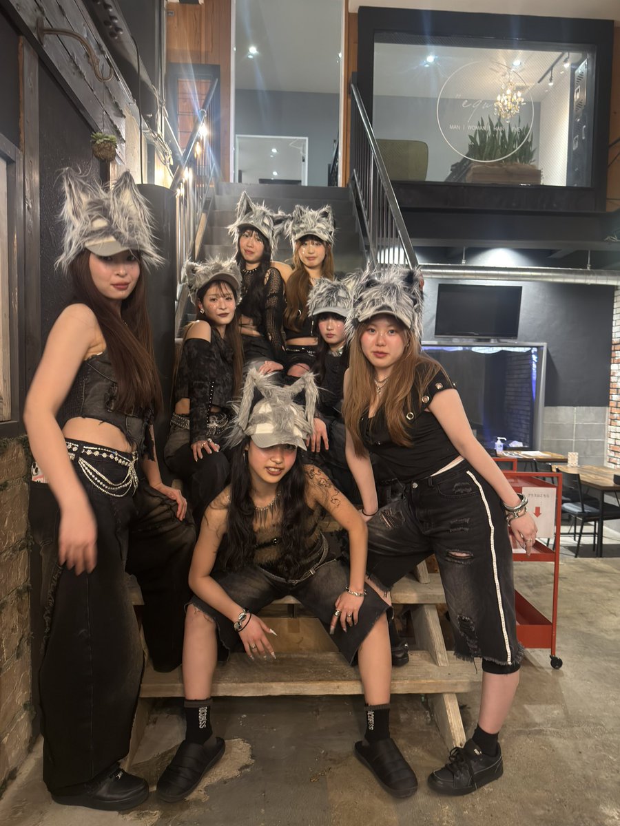 LEAD- entertainment tweet media