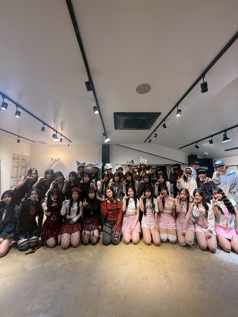 LEAD- entertainment tweet media