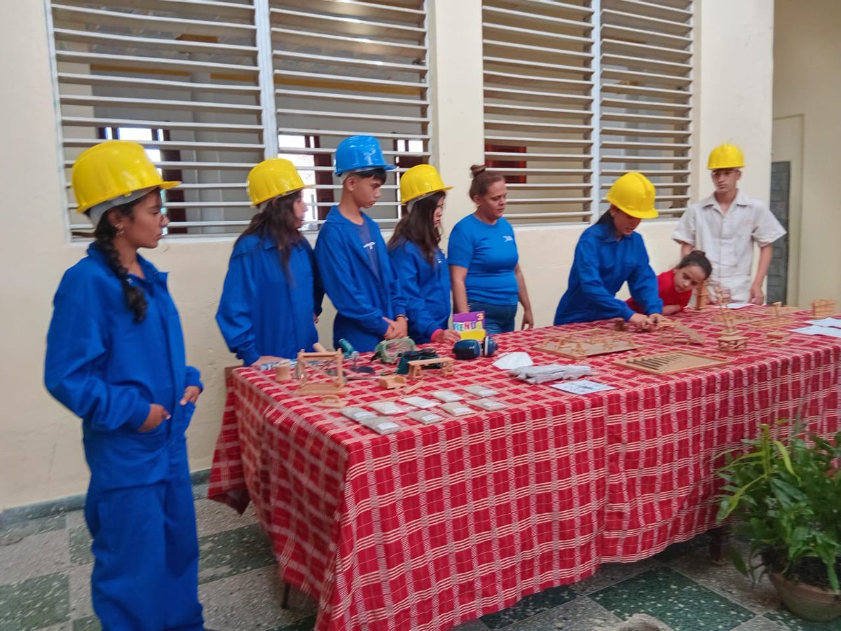 Se realiza recorrido por los Palacios de Pioneros de los municipios de Cabaiguán y Jatibonico por parte de la UEB Capacitación de nuestra Empresa. 
Nuestros Pioneros vinculados al futuro de la Construcción en Cuba. #4deAbril