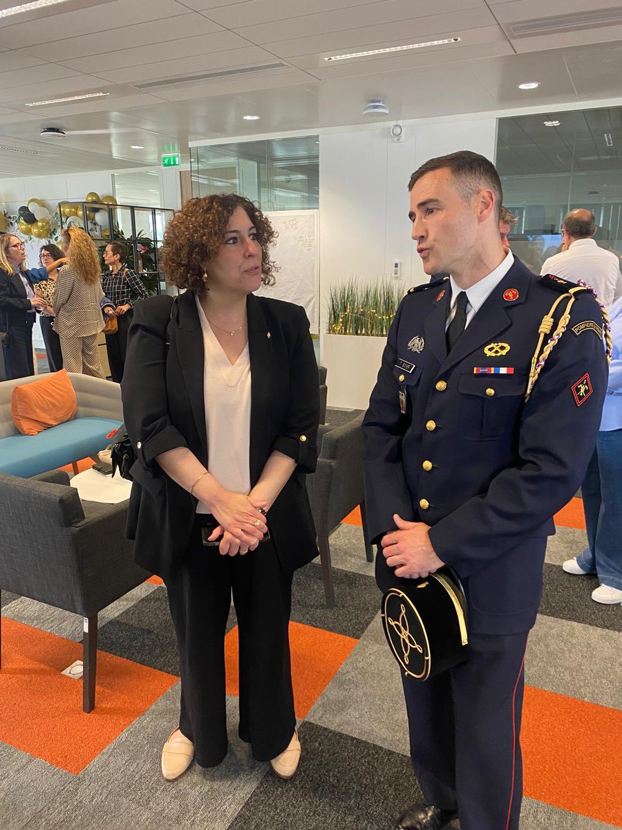 AzzazNadege's tweet image. Nous avons célébré hier soir @MateuVeronique la formidable Directrice du campus @orange de #Châtillon pour son départ en retraite. MERCI pour votre lumière, votre enthousiasme et ces partenariats si riches. Une grande Dame inspirante. À bientôt 😘