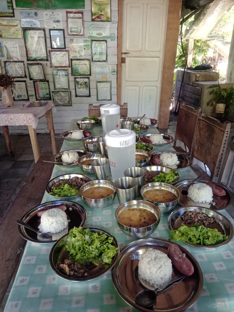 ¡La revolución es grande! Así refirieron los comunitarios de Los pajares en #Guisa, donde se inaugura el centro de alimentación de nuevo tipo, en la vivienda del productor de avanzada Alexis Milán. Atender a los más necesitados es nuestra prioridad.
#CubaEstáFirme
#UnidosXCuba