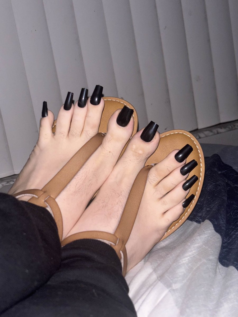 DerpySolez's tweet photo. GOD...Black nails look so hot and mghhhhhh~
Maybe someone needs these feet between them..
 #feet #toes #soles #femboyfeet #longtoenails #blacktoenails #sandals https://t.co/tJCctPKLqg