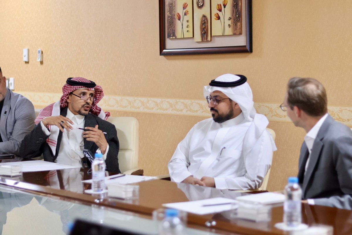 كلية العلوم الطبية التطبيقية tweet media