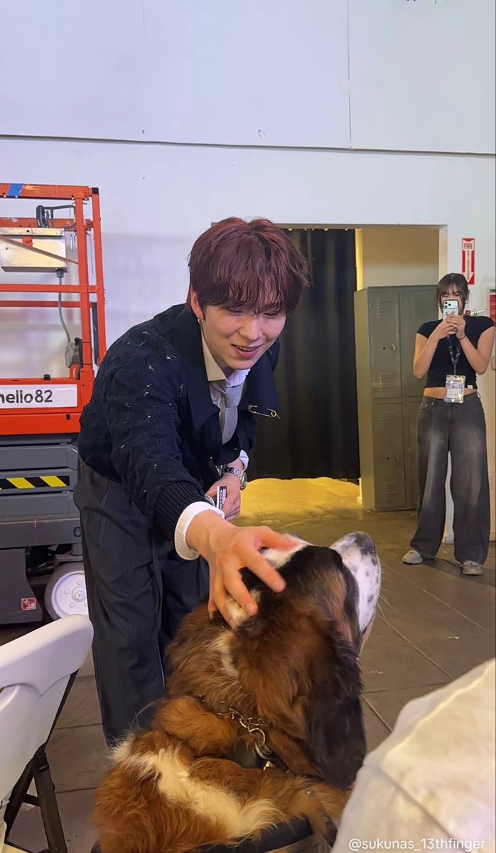 multifandx's tweet photo. Update from the MONBEBE with the service dog! 🥺 He did get to pet him later https://t.co/hrrqRSLPle