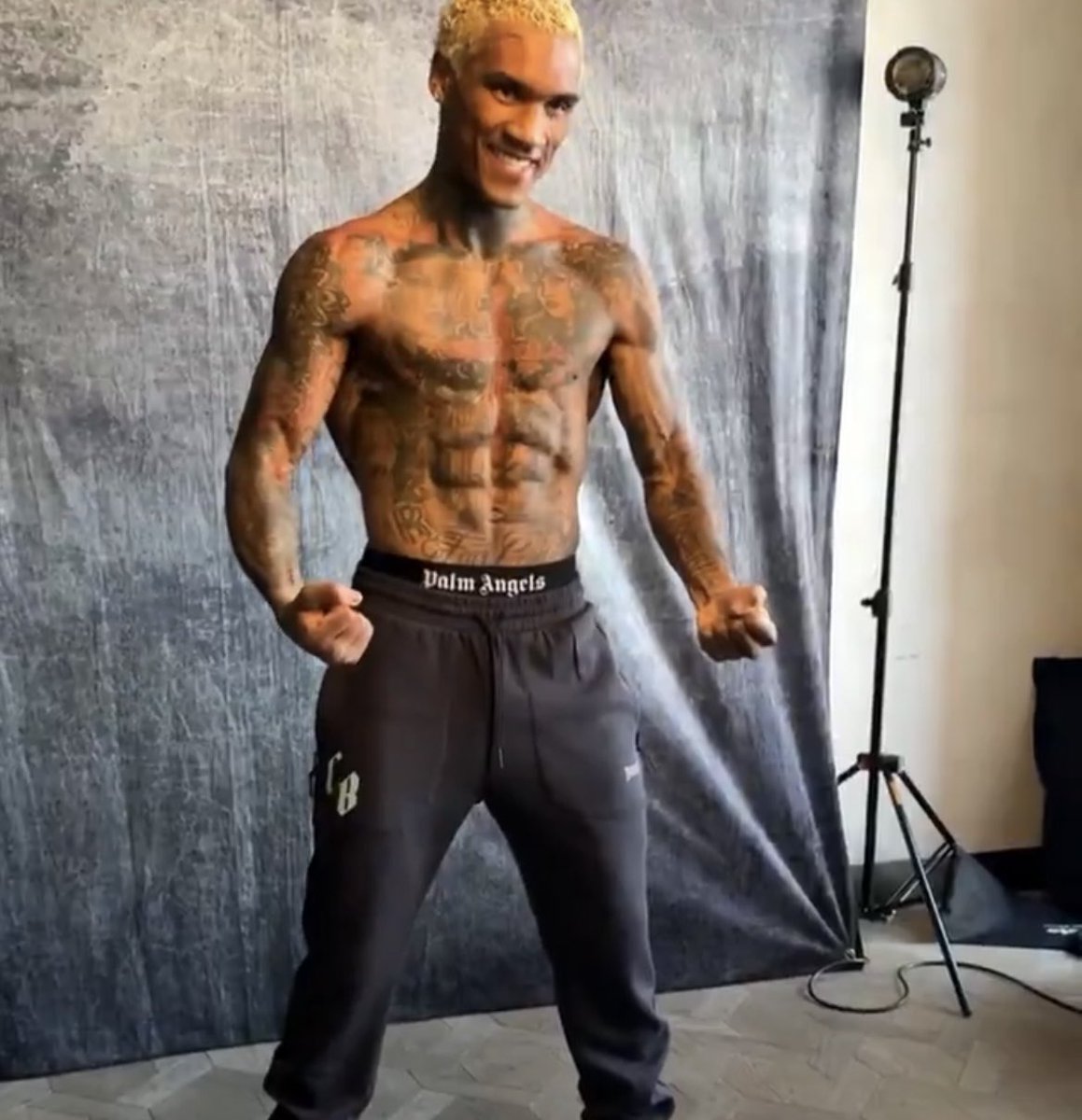 Tom Eaton tweet media