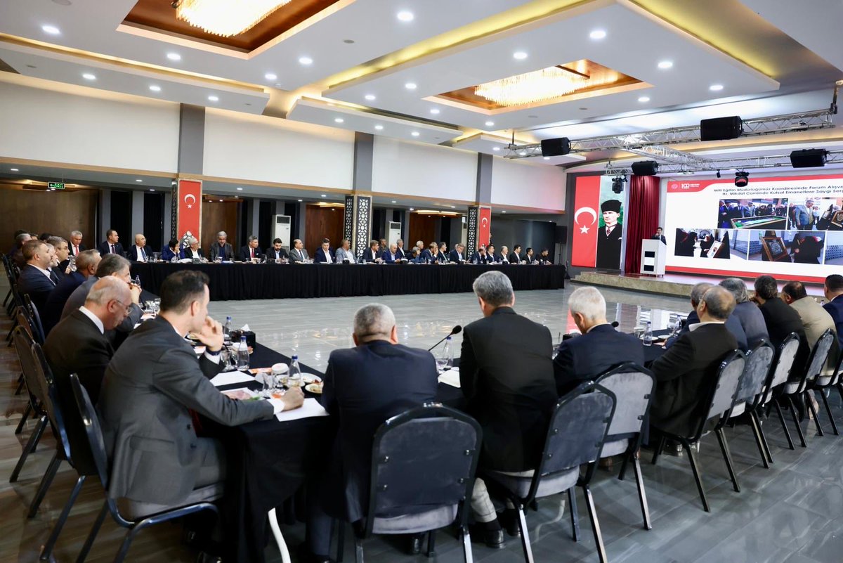 NureddinNebati's tweet photo. Mersin’de Eğitime Destek Platformu toplantımızı gerçekleştirdik.

Gençlerimizin milli ve manevi değerler çerçevesinde yetiştirilmesine yönelik yürütülen çalışmaları değerlendirdik. https://t.co/zo0gsZhQFu