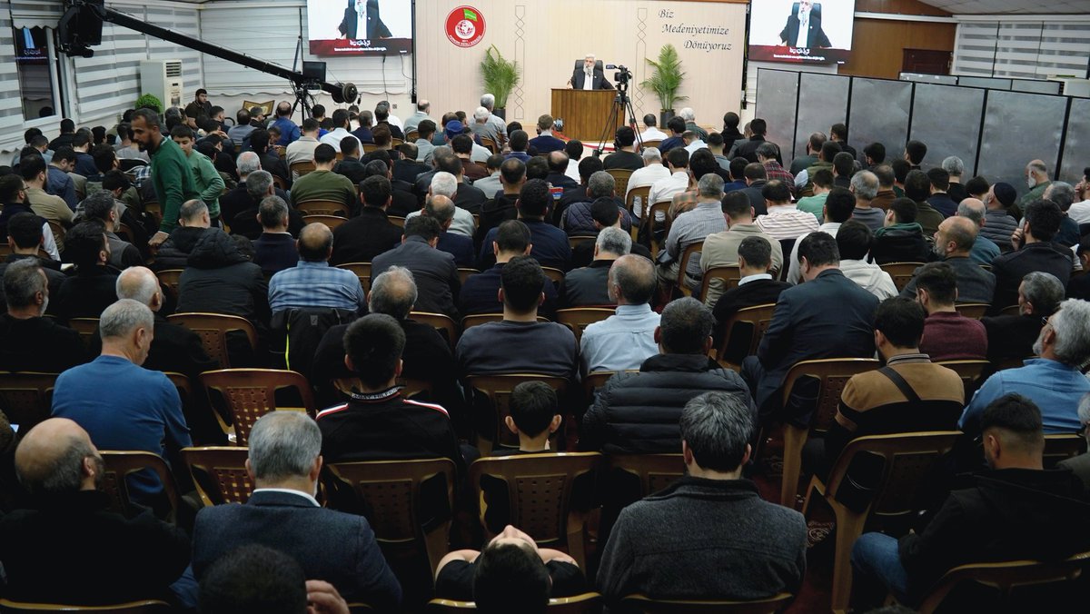 Alparslan Kuytul Hocaefendi'nin Kıyamet Suresinin tefsirine devam ettiği bu haftaki tefsir dersi halkın yoğun katılımı ile devam ediyor.

KıyametSuresi TefsirDersi
#AlparslanHocaylaTefsirDersi