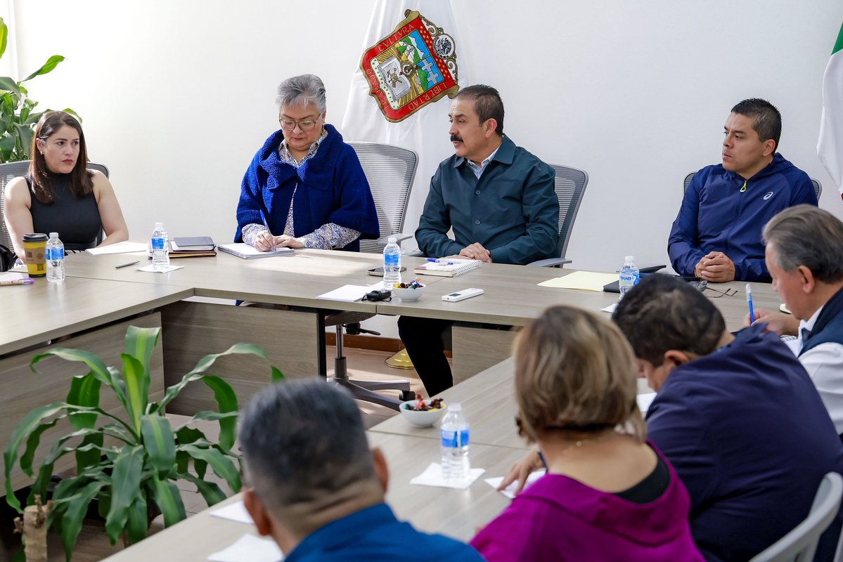SeducEdoMex's tweet image. 🤝 Esta mañana, el Secretario Miguel Ángel Hernández Espejel dio seguimiento a la agenda de la @SEB_Edomex. 📔

A través de la coordinación institucional, seguimos sumando esfuerzos por un sistema educativo transformador y con sentido humano. 📚 

#ElPoderDeLaEducación