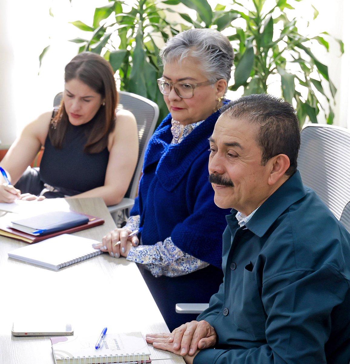 SeducEdoMex's tweet image. 🤝 Esta mañana, el Secretario Miguel Ángel Hernández Espejel dio seguimiento a la agenda de la @SEB_Edomex. 📔

A través de la coordinación institucional, seguimos sumando esfuerzos por un sistema educativo transformador y con sentido humano. 📚 

#ElPoderDeLaEducación