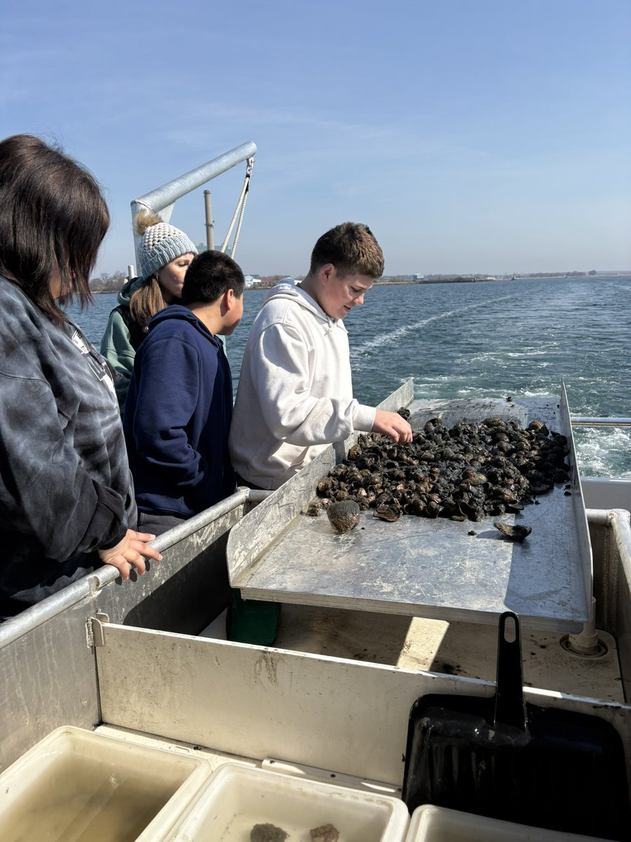 Exploring the wonders of the Long Island Sound.  🌊🐠 Learning beyond the classroom <a href="/MaritimeAqua/">The Maritime Aquarium at Norwalk</a> <a href="/brewsterschools/">Brewster Central School District</a>