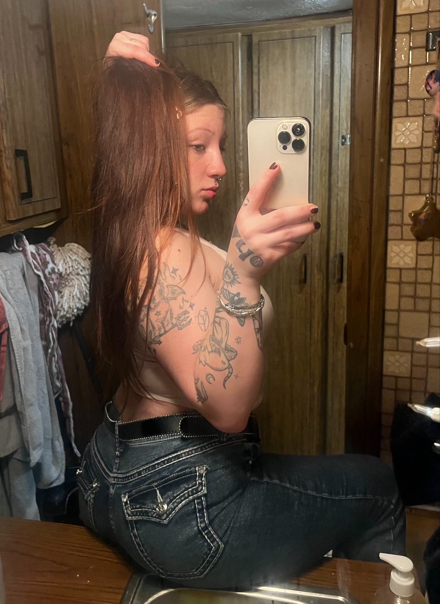 headspinqueen2's tweet photo. come buy content <3 :p
#buyingcontent #findom #sellingcontent #femdom #feet #cuck #pawg #porn #toes https://t.co/Y9WWjJViiX