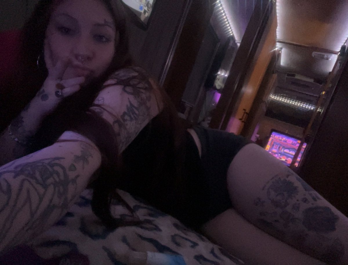 headspinqueen2's tweet photo. come buy content <3 
#buyingcontent #findom #sellingcontent #femdom #feet #cuck #pawg #porn #toes https://t.co/nf5oJa6S8P