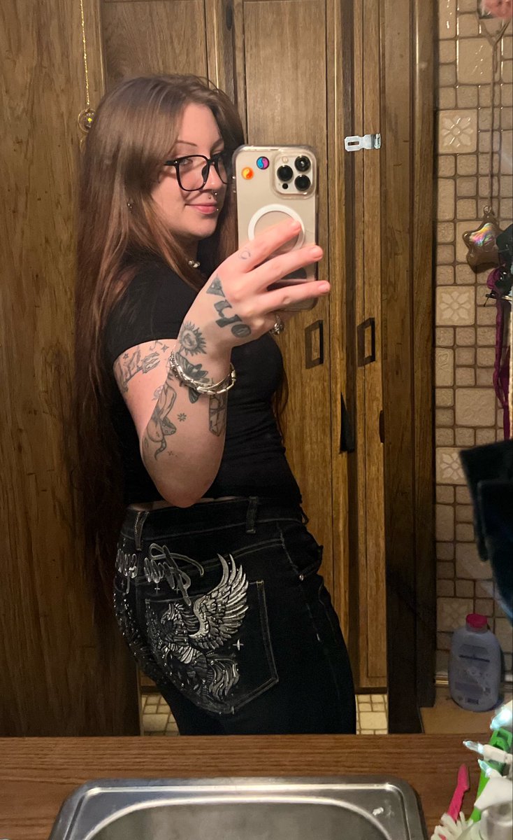 headspinqueen2's tweet photo. come buy content <3 :)
#buyingcontent #findom #sellingcontent #femdom #feet #cuck #pawg #porn #toes https://t.co/YmXZgppx8c
