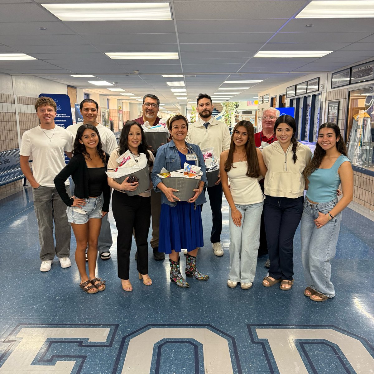 dvhsstuco_'s tweet photo. Celebrating the leaders behind the scenes this Assistant Principals Week. Thank you for all you do to support our students and staff! #APWeek #OFOD #THEDISTRICT #Stuco #TASC #DistrictIX @dvhsyisd @ysletaisd @TASC_StuCo @District9StuCo @NatStuco @cmlopez1 @VHairston_DVHS https://t.co/nf2quNfVaE