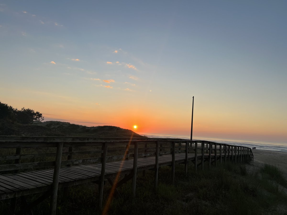 linystaudt's tweet photo. Sunrise! Home, sweet home ♥️ https://t.co/RgdLxfD4LH