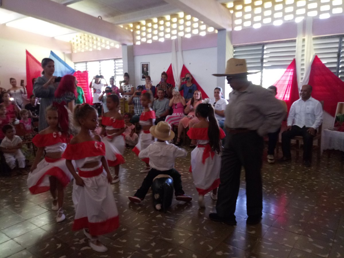 De fiesta los círculos infantiles de #Maisí en su día. #SomosCuba @AdrieldeCuba <a href="/LaVozDelSol/">Lorenis</a> <a href="/Reyesmaisi/">Diosdanis Reyes Matos</a> <a href="/GuerreroDGuaso/">Guerrero del Guaso💪🇨🇺</a> <a href="/Deguantanamo/">Mabel Guantánamo</a> <a href="/FuentesOquendo/">Marielis Fuentes Oquendo</a> <a href="/DiglerOrtiz/">Digler Ortiz</a> @Nancyguantanamo