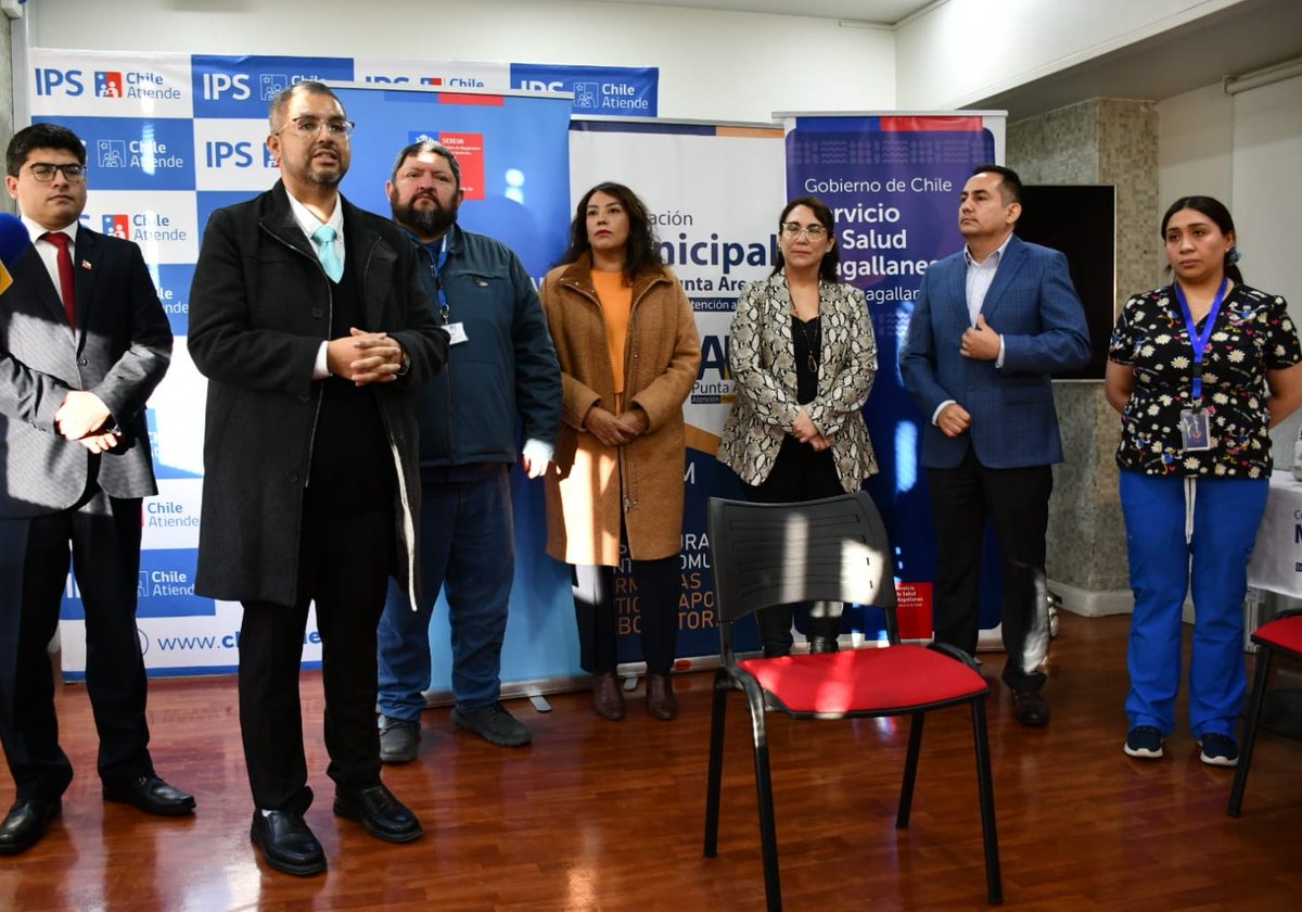 SeremiSalud_XII's tweet photo. Autoridades participaron en operativo extramural en IPS–ChileAtiende Punta Arenas para acercar la vacunación a la comunidad y reforzar la protección frente a virus respiratorios.
📍 Vacunarse es seguro, gratuito y clave para prevenir enfermedades graves. #MagallanesSeVacuna https://t.co/gqLebwqk1c