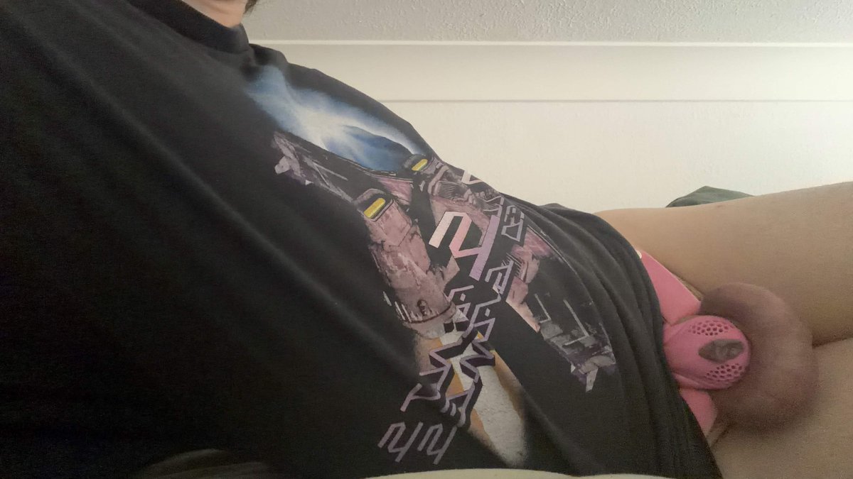caged and comfy in bed :3 🩷
#femboy #chastity #caged #submissive