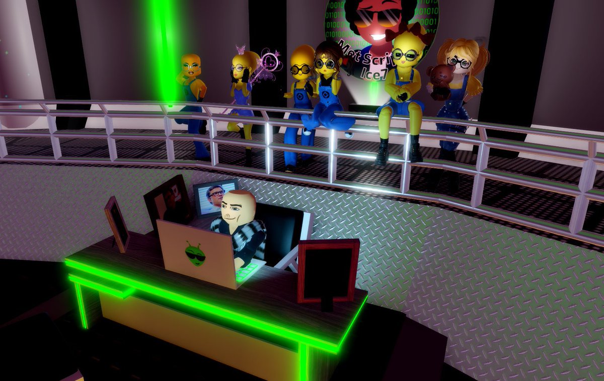 roseyplays_RBLX's tweet photo. Happy 9th birthday, Royale High🎂🎉
It feels like just yesterday you were a little, baby Princess Elementary🥹💗
Just 9 more years and you’ll be able to vote in the Bloxy Awards💖 https://t.co/3KmSvnImcV