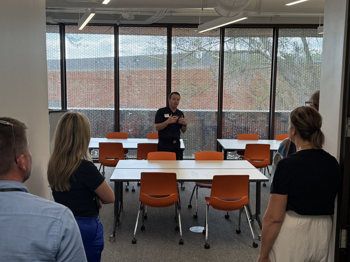 Best Design College in 🇺🇸 tweet media