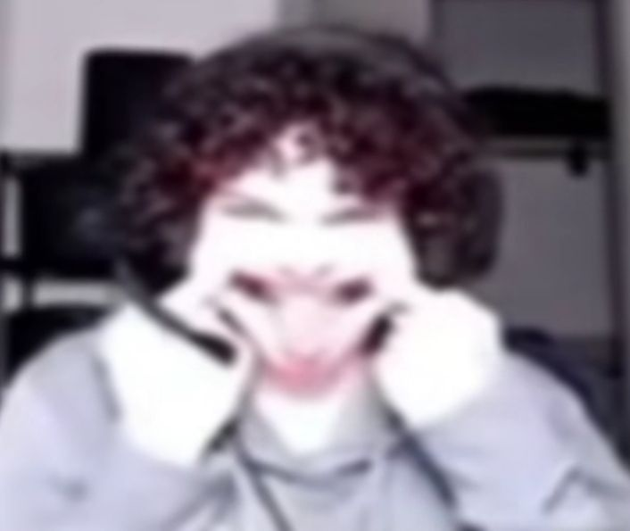 anerchomenos tweet media