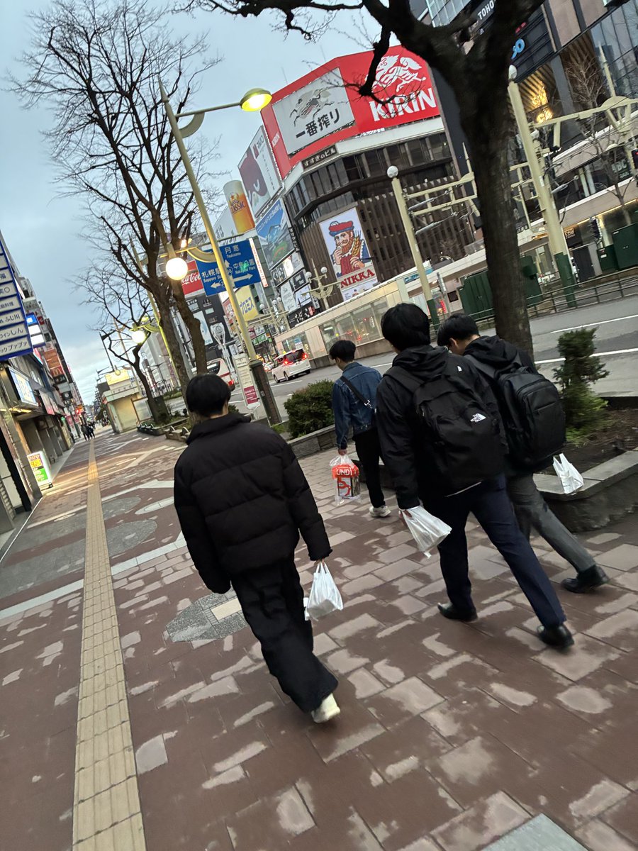 ひろや tweet media