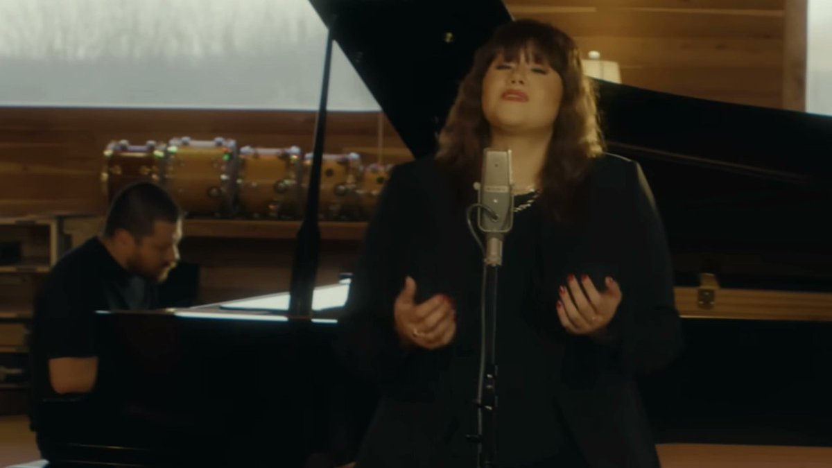 entreCristianos's tweet photo. 🎶✨ ¡Ya puedes escuchar una nueva canción que está tocando corazones!
En “Sublime Amor (Digno es el Señor)” Marcela Gándara nos recuerda el poder de la cruz y el amor inmenso de Dios por nosotros ❤️

👉 Escúchala aquí:
https://t.co/owf1SsyaYS

#SublimeAmor #DignoEsElSeñor https://t.co/f2YayNKKmj