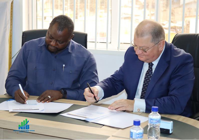 NIB_SL's tweet photo. NIB signed a strategic multi-sector investment MOU with SKAY Investment Ltd, a European firm interested in investing in agric,tourism,energy,infrastructure &amp;fisheries. The ED reaffirmed the institution's commitment to facilitating invest’t that drives growth &amp;job creation in SL🇸🇱 https://t.co/bkdBTbnRX0