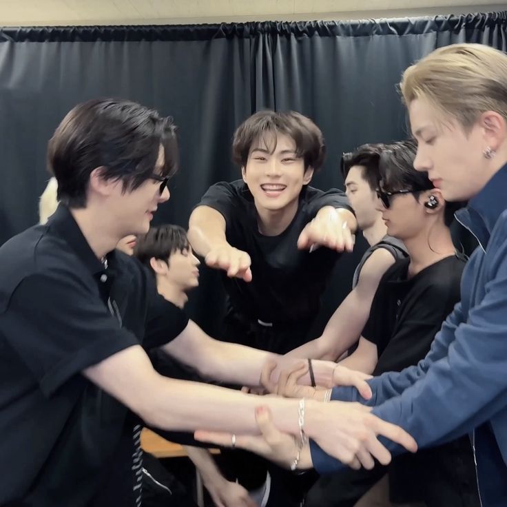 nana🐈‍⬛ enhypen is 7 !!!lcdtm tweet media