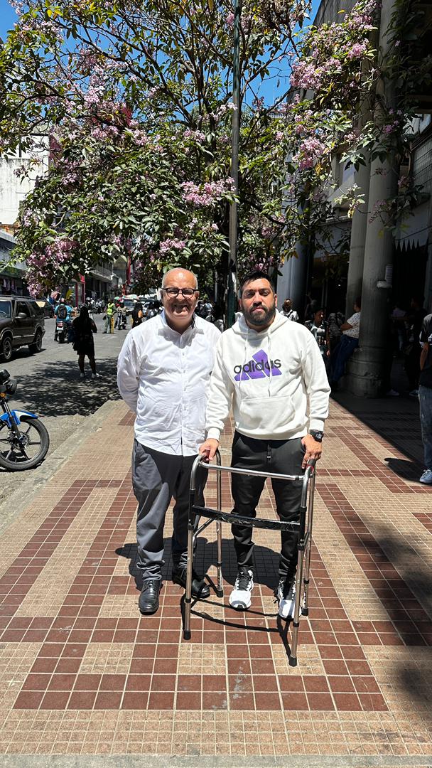 #10Abril | Acompañé hoy al colega Ramón Centeno <a href="/Boligrafo5G/">Ramón Centeno</a> al Palacio de Justicia para su audiencia de juicio. Al llegar, la respuesta: "No hay despacho".

¿Hasta cuándo el retardo procesal? Ramón merece justicia y libertad plena. ¡Sobreseimiento ya! 

#JusticiaParaRamón