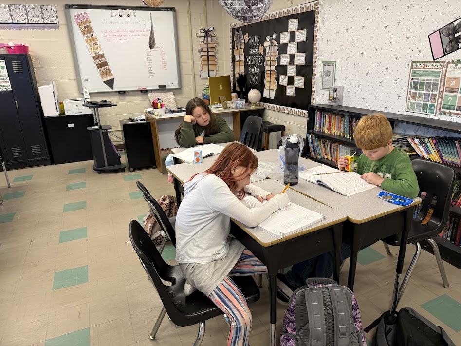 wep_us's tweet photo. JCHS partnered with Highland Elementary to provide homework help, practice spelling words and support reading and math growth using i-Ready Mathematics and Phonics for Reading. #uswepproject https://t.co/DXQB97e8II